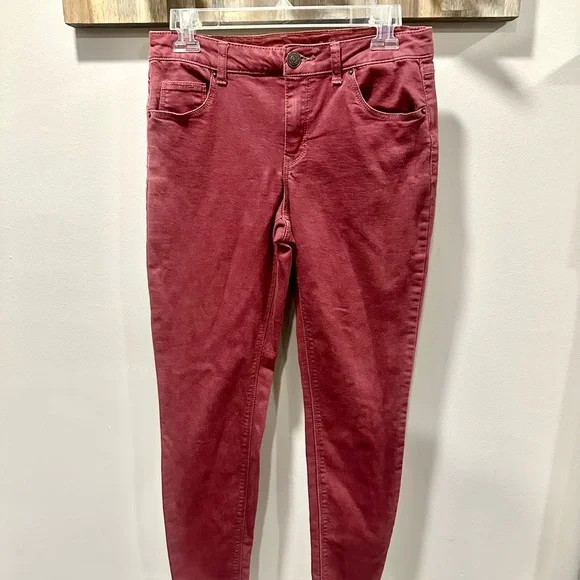 Almost Famous Women's Mid Rise Skinny Jeans Size 9 - Picture 2 of 11